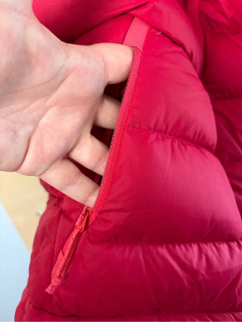 Arc'teryx Women's Cerium LT Vest Berry Red Size Medium - Picture 3 of 9